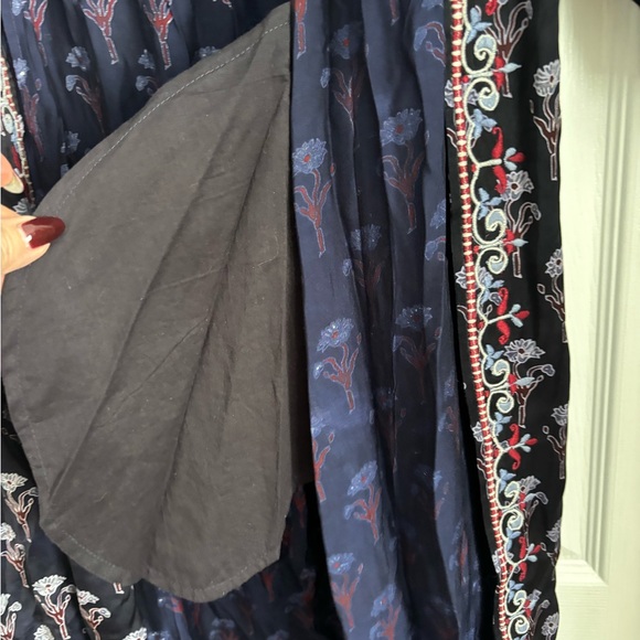 Floral Patterned Long Kimono- fits like a large/XL nice oversized look! - Picture 3 of 6